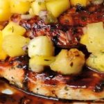 CHICKEN BREASTS WITH GRILLED PINEAPPLE AND TOMATILLO SALSA