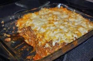 Cheesy Layered Ground Beef and Pasta Casserole – Best Cooking recipes ...