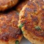 These Old-Fashioned Crunchy Salmon Cakes Never Run Out Of Style