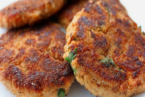 These Old-Fashioned Crunchy Salmon Cakes Never Run Out Of Style – Best ...