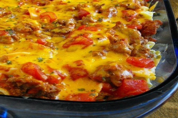 This Beef Lombardi is a hearty casserole with ground beef, egg noodles ...