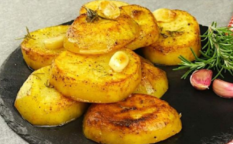 Skillet Garlic Potatoes
