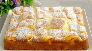 Apple pie with vanilla pudding