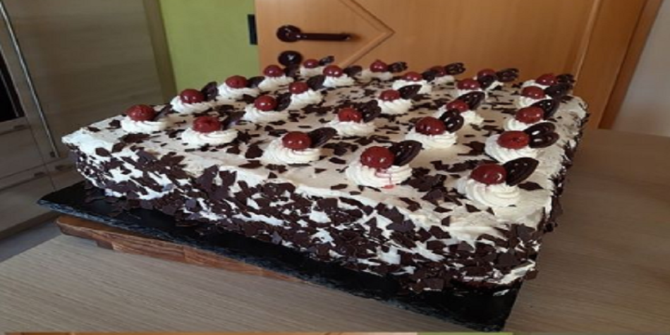 Black forest pudding cake