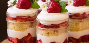 Strawberry and mascarpone cream verrines