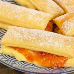 Puff pastry bars with cream and jam