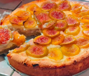 Fig pie with ricotta cream