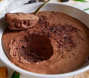 Dark chocolate and honey mousse