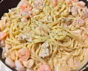 Spaghetti with creamy prawns