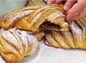 Puff pastry triangles