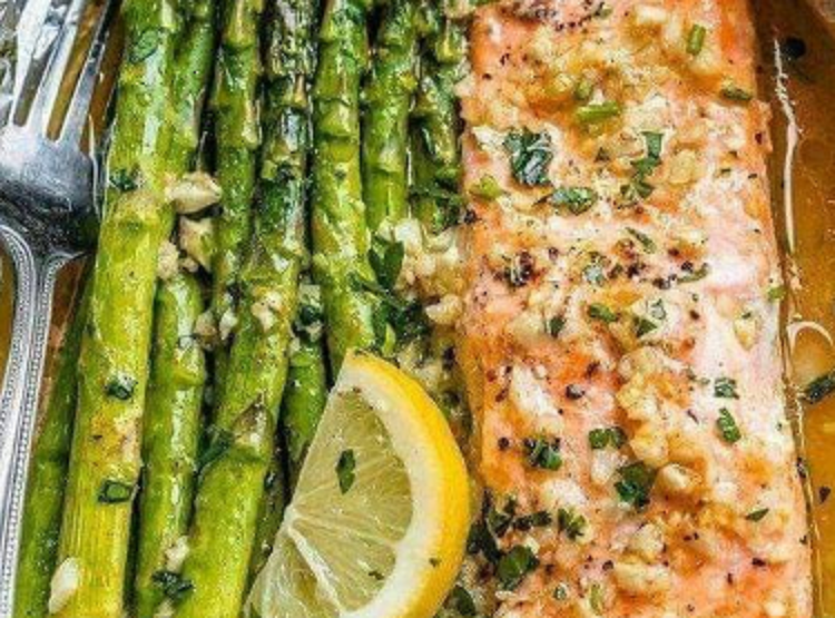 Salmon with garlic butter and lemon