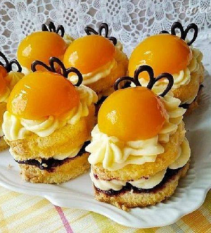 Peach and Vanilla Custard Cakes