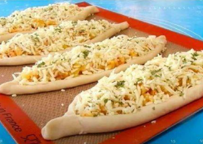 Potato bread with cheese and garlic