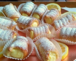 PASTRY CANNOLI WITH PASTRY CREAM