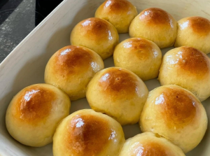 FRESHLY BAKED DINNER ROLLS