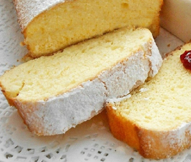 Plumcake with sweet cream