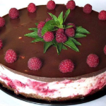 Cold chocolate and raspberry cheesecake