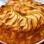 Fluffy apple pie