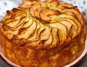 Fluffy apple pie