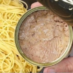 Spaghetti with tuna and cream sauce