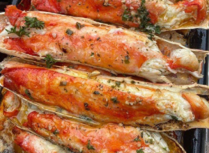 Baked Crab Legs in Butter Sauce